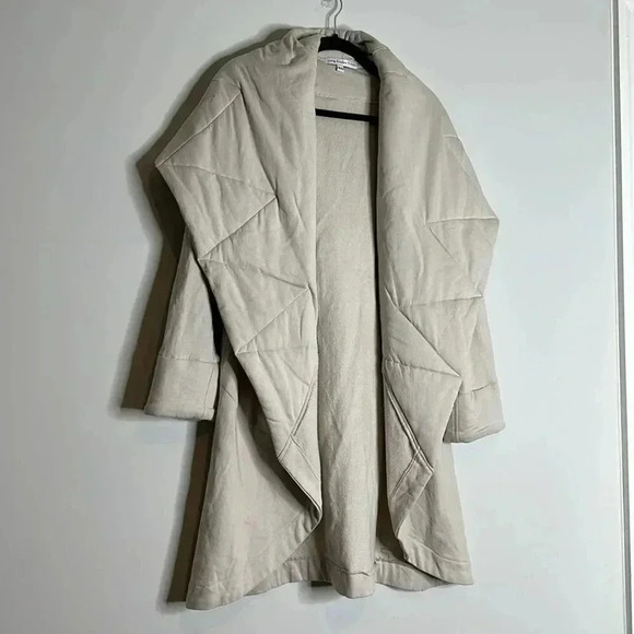 Quilted Cream Open Coat - Picture 4 of 10